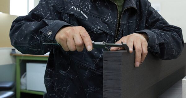 工場制服リニューアルにともなう旧制服の寄付について